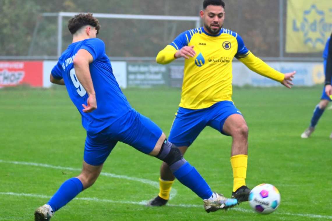 Der TSV Höpfingen (gelb) bewies auch gegen den FC Zimmern (blau) seine Heimstärke und besiegte die Gäste souverän und deutlich mit 5:0. Foto: Martin Herrmann